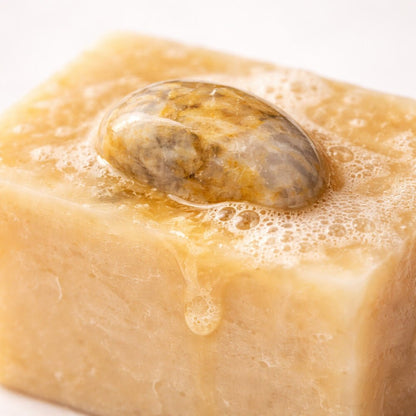 Savon Naturel au Miel avec Pierre Minérale 140g | Artisan Vosges - Terre et Trésors