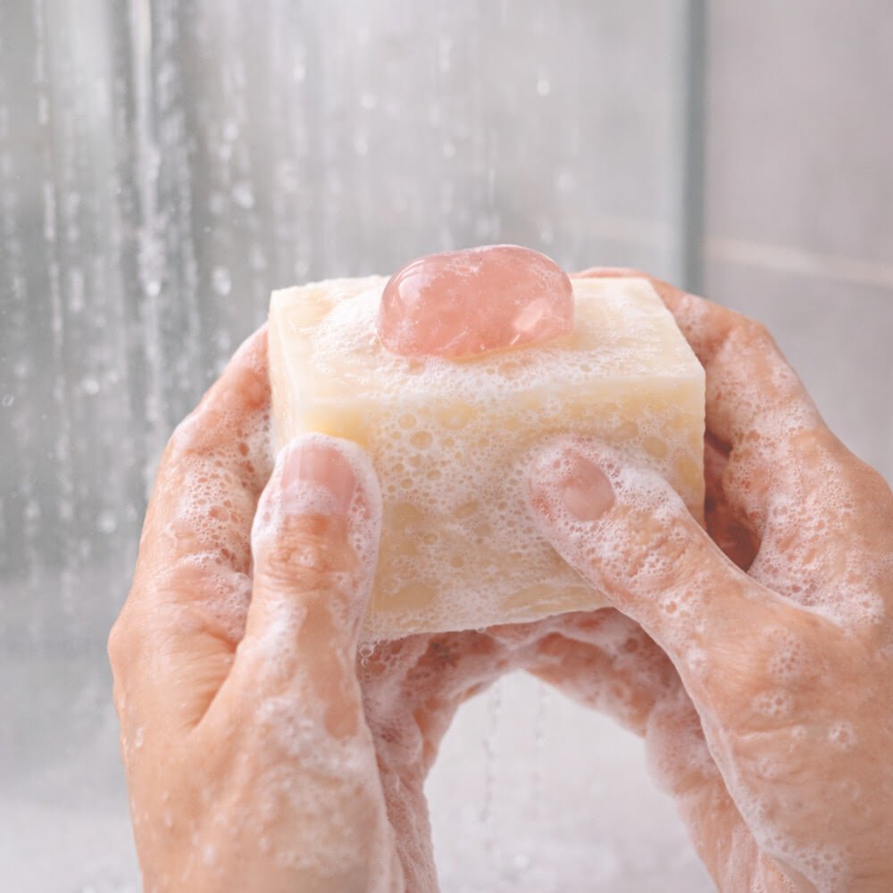 Savon Rose Musquée Pierre Minérale 140g | Artisan Vosges - Terre et Trésors