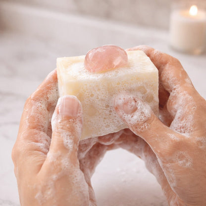 Savon Rose Musquée Pierre Minérale 140g | Artisan Vosges - Terre et Trésors